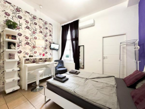 Stylish & Cozy Central Studio - Purple Room
